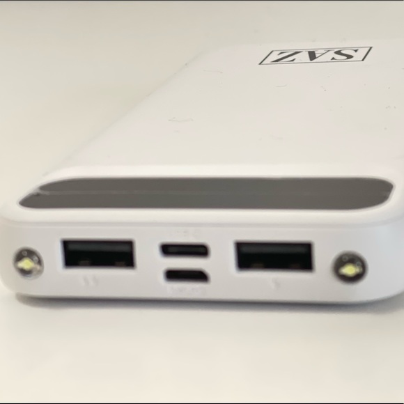 Power Bank 10000mAh USB-C,A, Charges Smartphones Tablets. Torch light, Display. - Picture 2 of 7